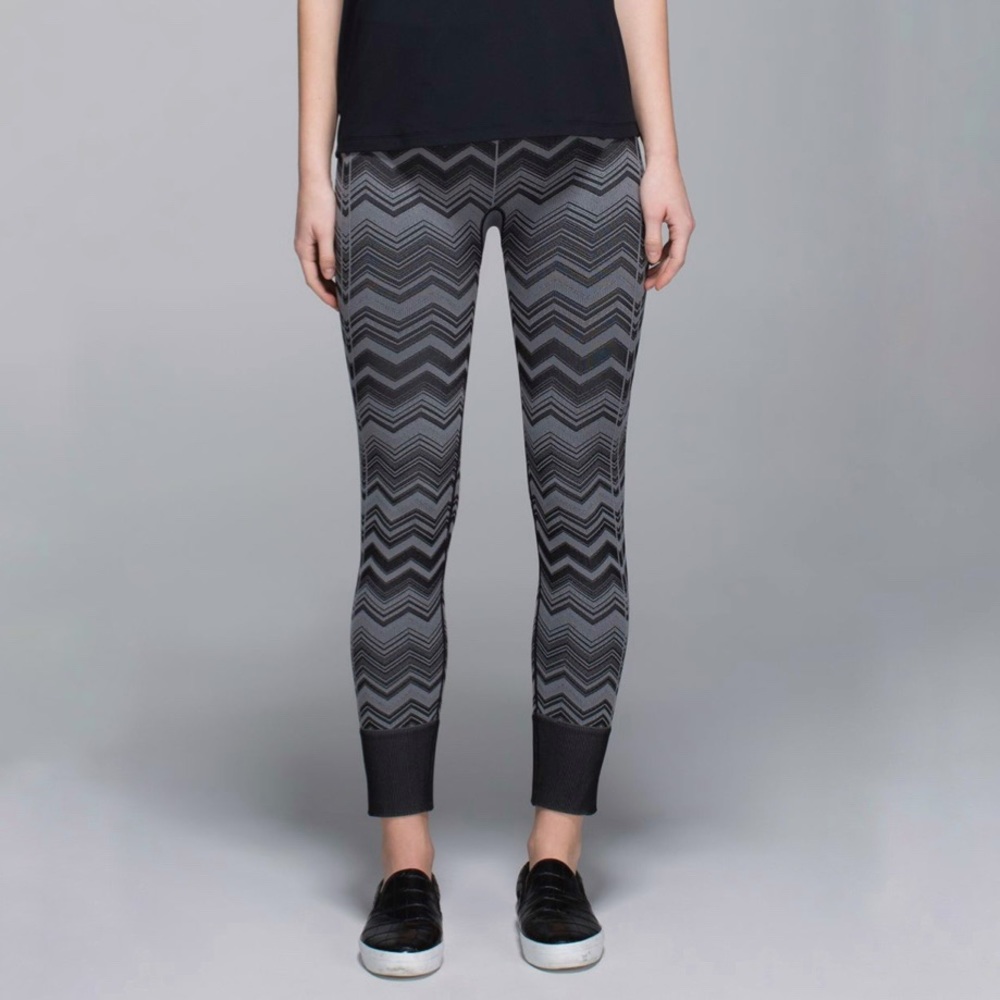 Lululemon Chevron Ebb to Street Pant in Heathered Slate Black/Gray 6